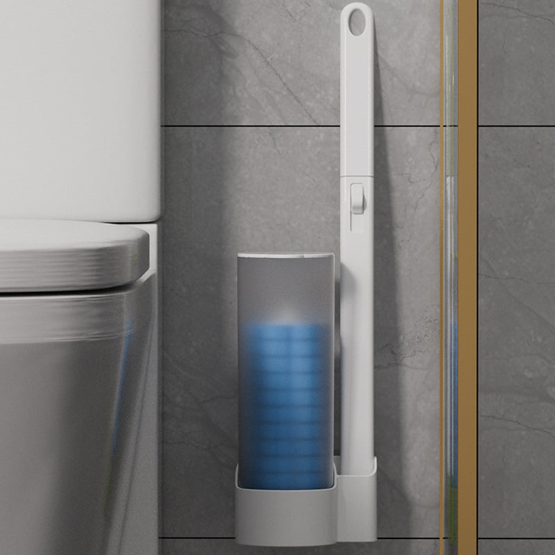 Sauberes Bad mit der Einweg-Toilettenbürste, ausgestattet mit hygienischen, austauschbaren Schwammköpfen.