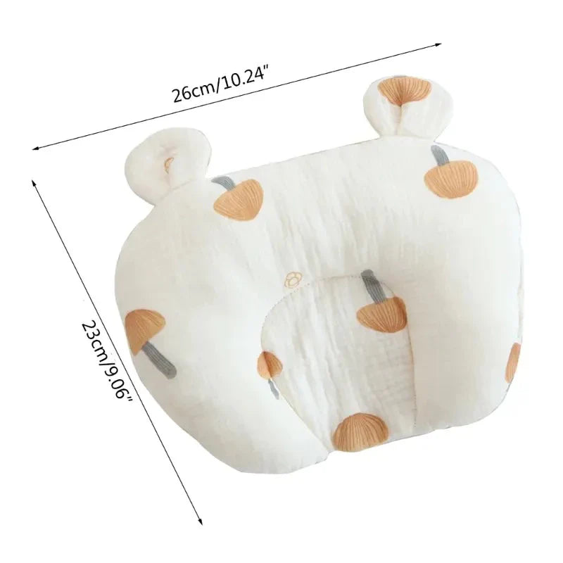 Orthopädisches Babykissen für Neugeborene, fördert gesunde Kopfform und beugt Plagiozephalie effektiv vor.