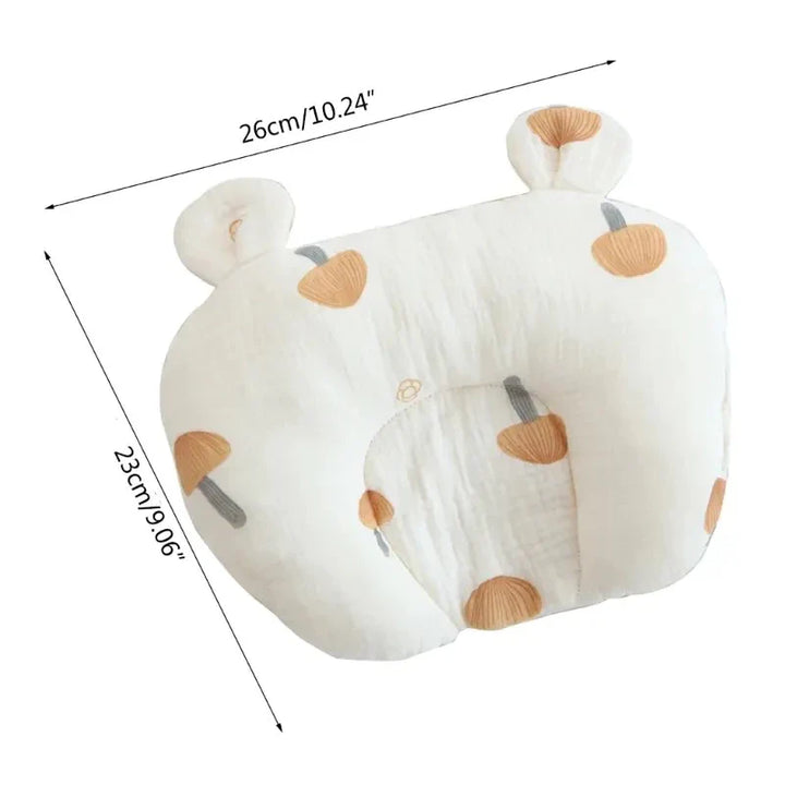Orthopädisches Babykissen für Neugeborene, fördert gesunde Kopfform und beugt Plagiozephalie effektiv vor.