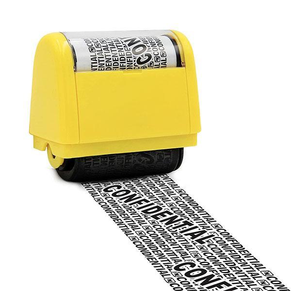 Datenschutz Roller-Stempel, der vertrauliche Informationen auf Briefen und Rechnungen sicher unkenntlich macht.