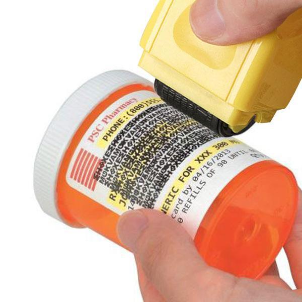 Kompakter Roller-Stempel für Identitätsschutz; die einfache Alternative zum Aktenvernichter für mehr Privatsphäre.