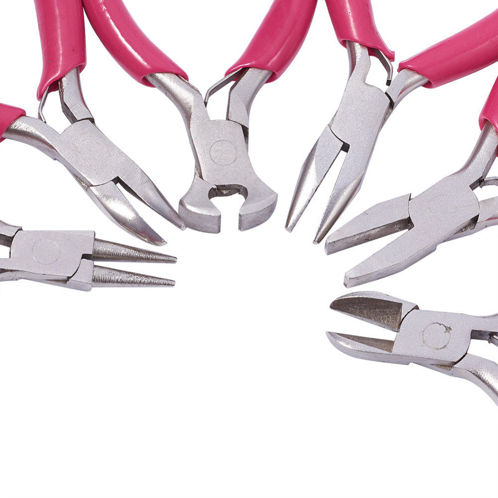 Vielseitiges rosa Mini-Werkzeugset mit Zangen für DIY-Schmuck, Perlenarbeiten und kreative Projekte.