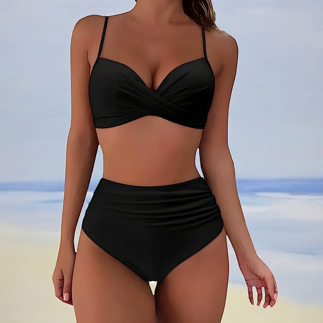 Modisches Damen High-Waist Bikini Set in eleganter Farbe, figurschmeichelnd. Perfekte Bademode für den Strand.