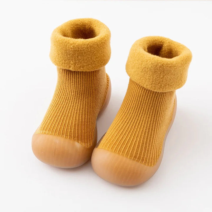 Kinderschuhe als Lauflernhilfe, rutschfeste Sohle, warm & flexibel für Babys.