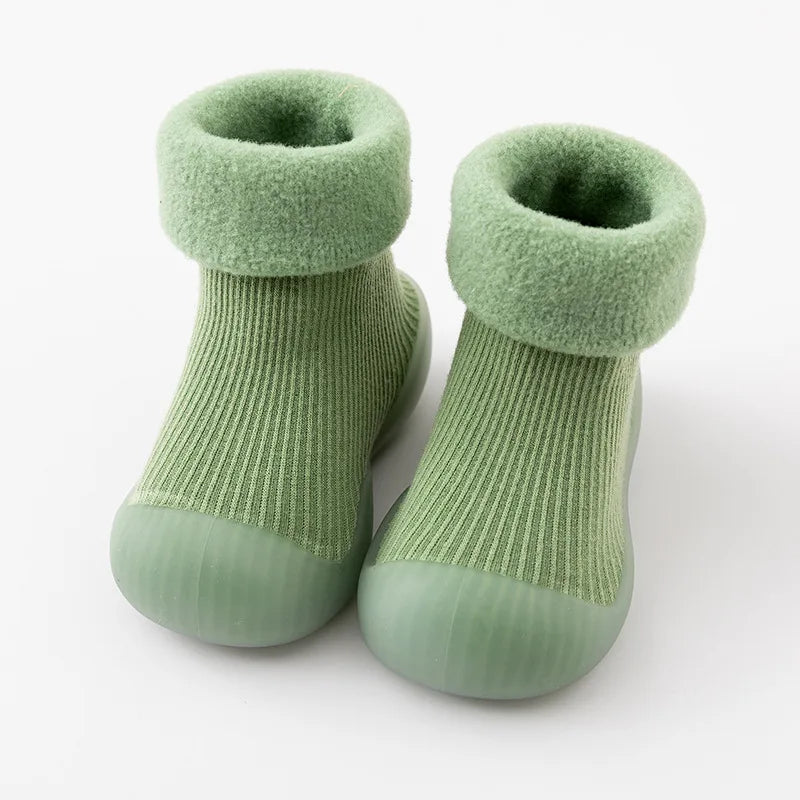 Rutschfeste Babyschuhe, warme und weiche Sockenschuhe für sichere erste Schritte.