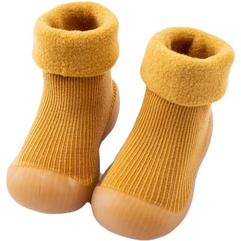 Weiche Lauflernschuhe mit rutschfester Sohle, perfekt für Babyfüße & die ersten Schritte.