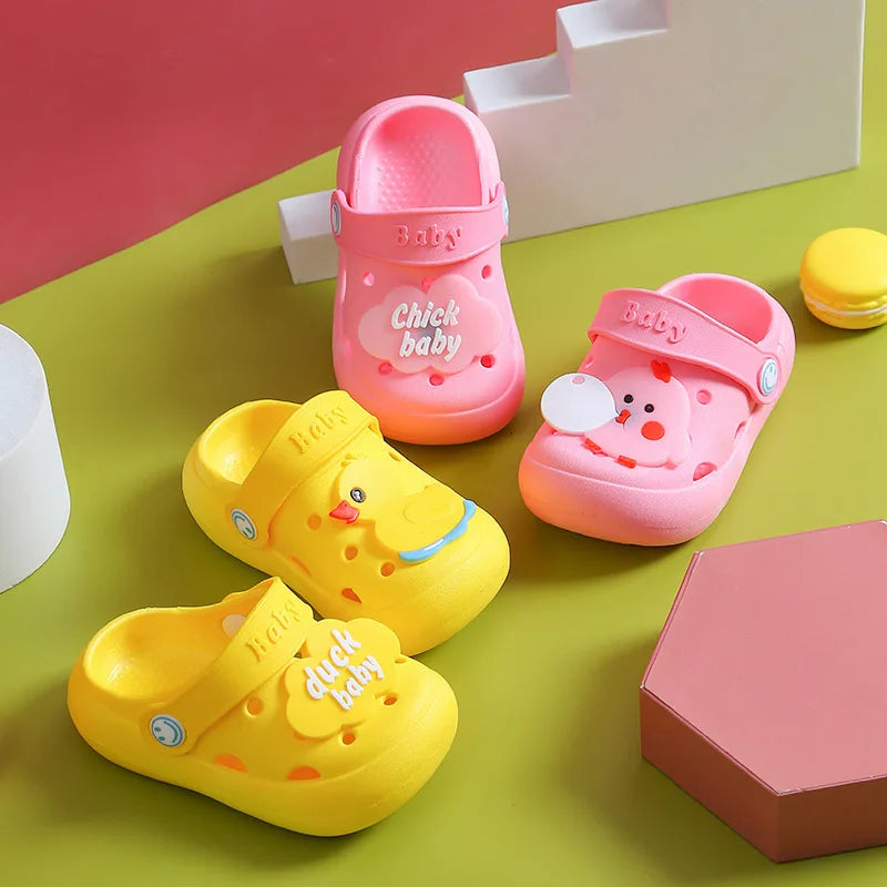 Einfach anzuziehende Schlüpfschuhe für Kinder. Bequeme & atmungsaktive Baby Slipper.