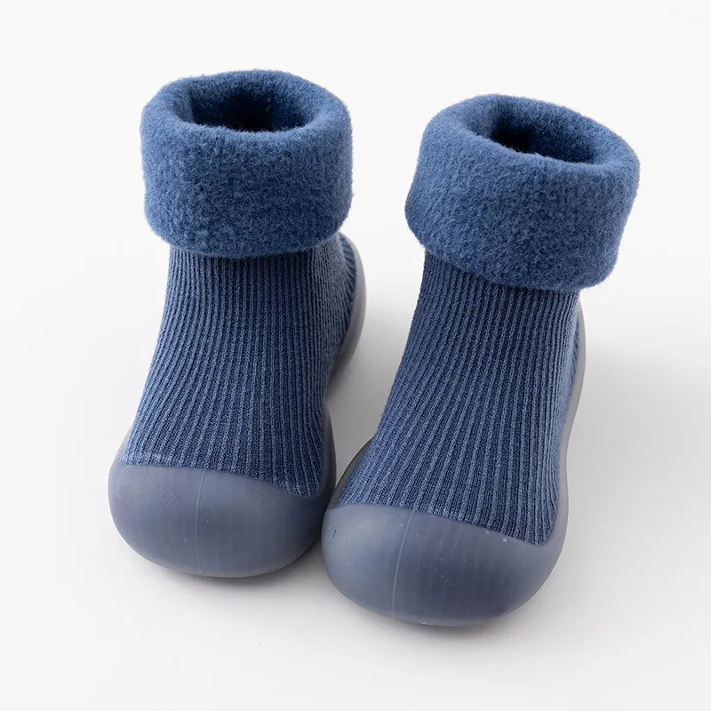 Sichere Kleinkinder Sockenschuhe, rutschfest, warm & bequem für kleine Entdecker.