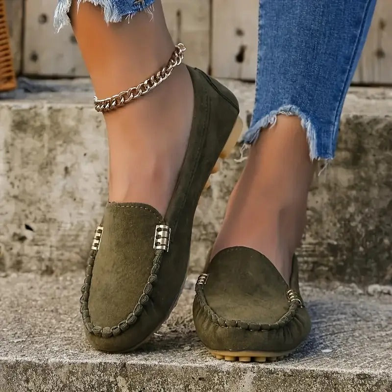 Ein Paar vielseitige Damen Easy-On Halbschuhe, bequeme Alltagsschuhe für jeden Anlass.