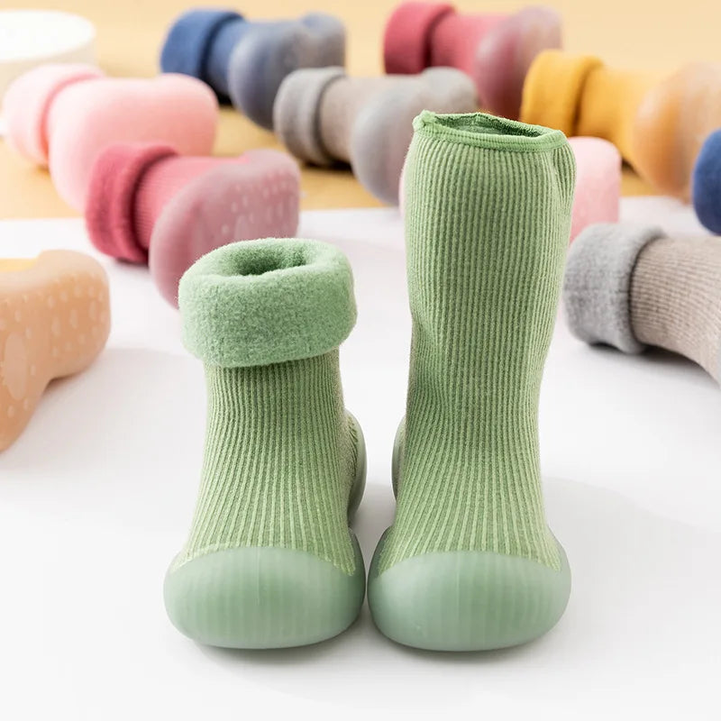 Bequeme Krabbelschuhe für Kleinkinder, rutschfeste Sohle, ideal für Indoor.