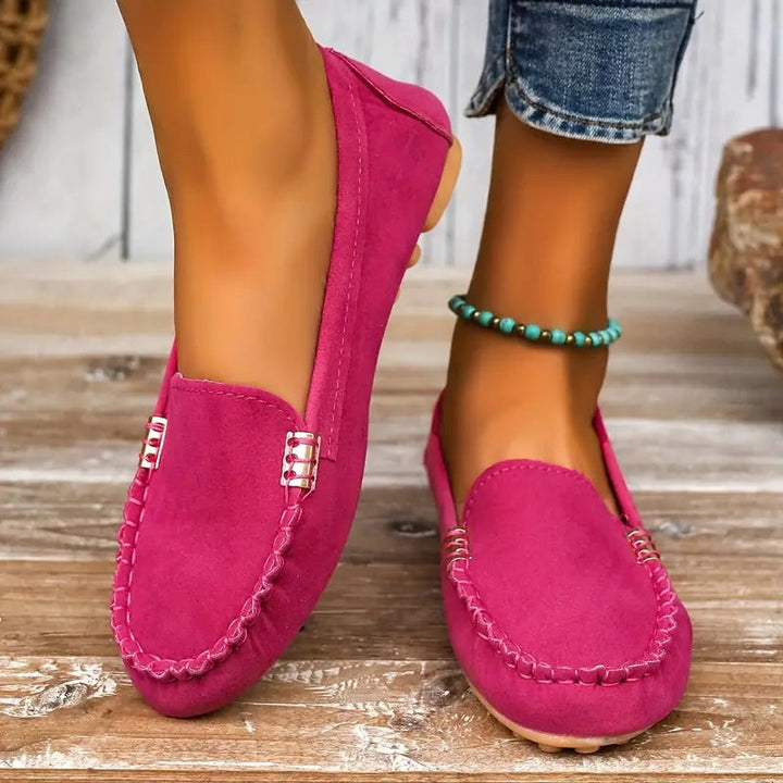 Nahaufnahme des hochwertigen Obermaterials der bequemen Easy-On Slipper für Damen, Alltagstauglich.