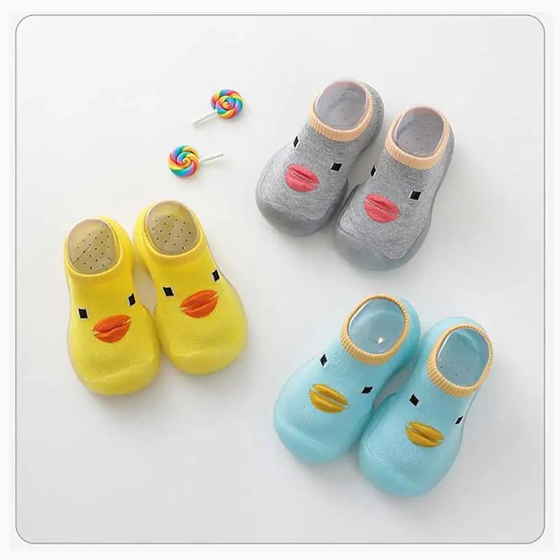 Weiche, atmungsaktive Schuhsocken für Babys, ideal als rutschfeste Krabbelschuhe.