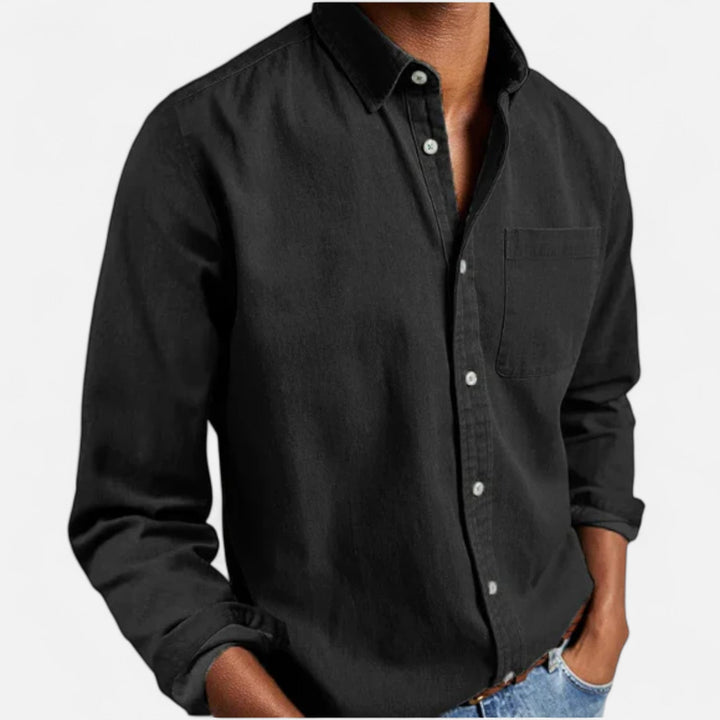 Robustes Herren Denim Langarmhemd, zeitlos und pflegeleicht, ideal für den Alltag.