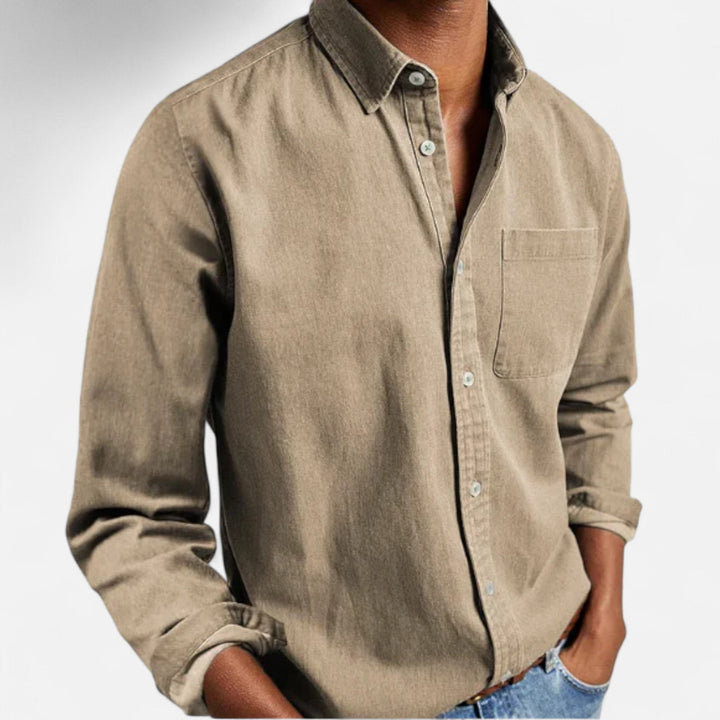 Herren Freizeithemd aus Jeans, Button-down Kragen, ein Muss für jede Herrengarderobe.