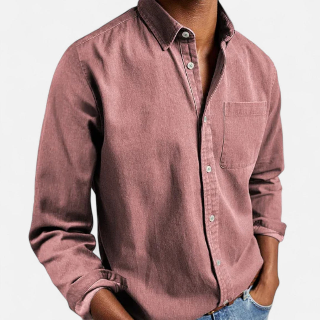 Herrenhemd aus Jeans, klassischer Schnitt, perfekt für lässige Eleganz und Komfort.