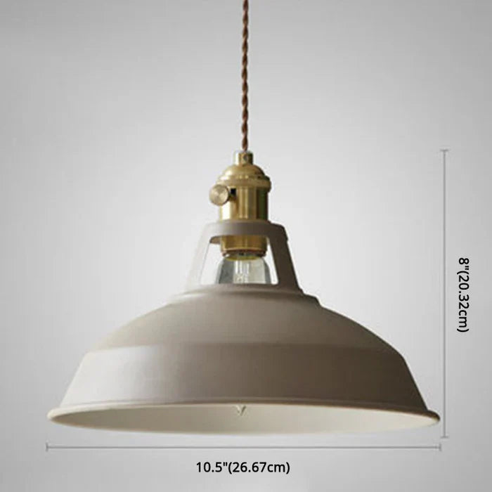 Retro Pendelleuchte im Industriedesign, als stilvolle Esszimmer-Beleuchtung.