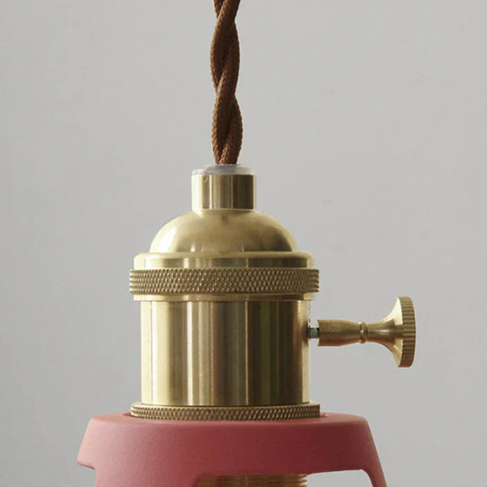 Retro-Beleuchtung: Hängelampe im Industrial Chic für moderne Küchen & Wohnbereiche.