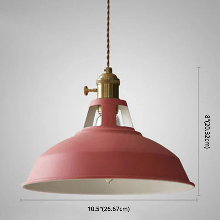 Metall Pendelleuchte im industriellen Stil, ideal als Esszimmerlampe.