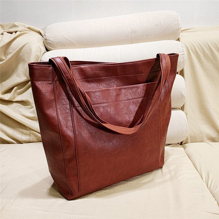 Modische Damen Handtasche, klassisch im Design, für einen stilvollen Look in Büro & Freizeit.