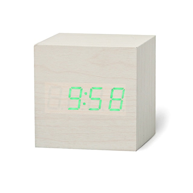 Smart LED-Digitaluhr für den Schreibtisch, mit klarem Display und Sprachsteuerung, ein moderner Zeitmesser.
