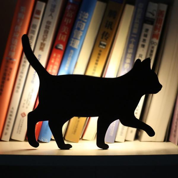 Batteriebetriebenes Katzen-Nachtlicht mit Geräuschaktivierung für sanfte Beleuchtung.