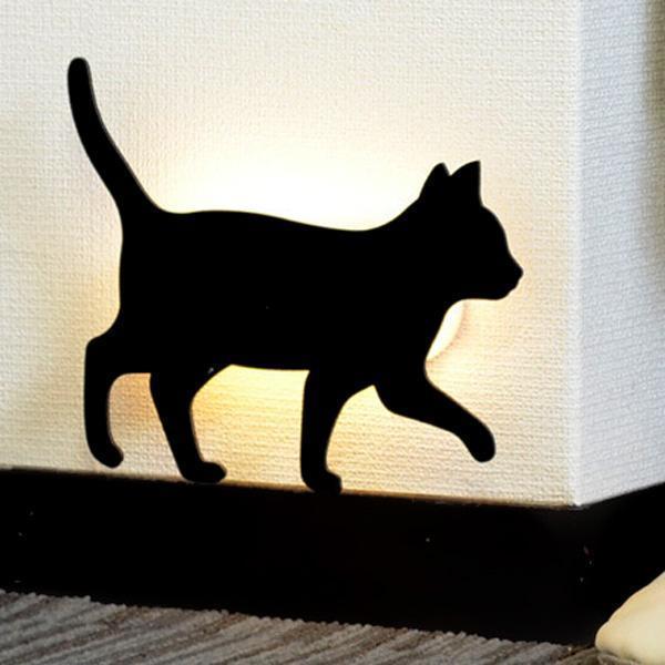 Modernes Katzen-Sensorlicht mit Geräuschaktivierung, ideal als schönes Wohnaccessoire.