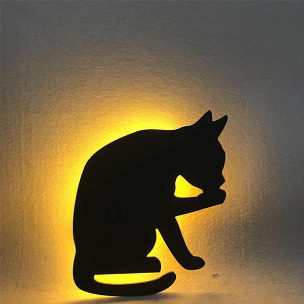 Innovatives Katzen-Nachtlicht mit Geräuschaktivierung – ein smartes Wohnaccessoire.