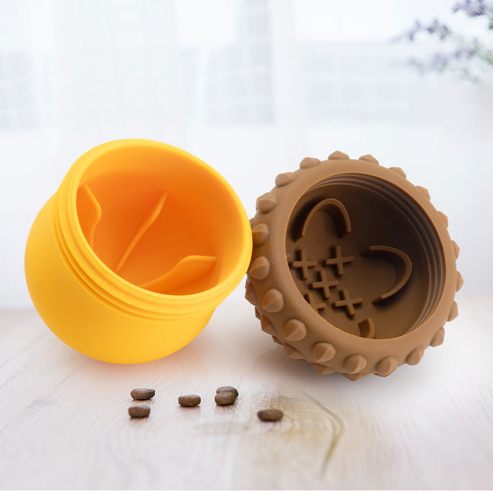 Robuster Tannenzapfen-Futterspender aus Silikon; interaktives Hundespielzeug zur langsamen Futterabgabe.