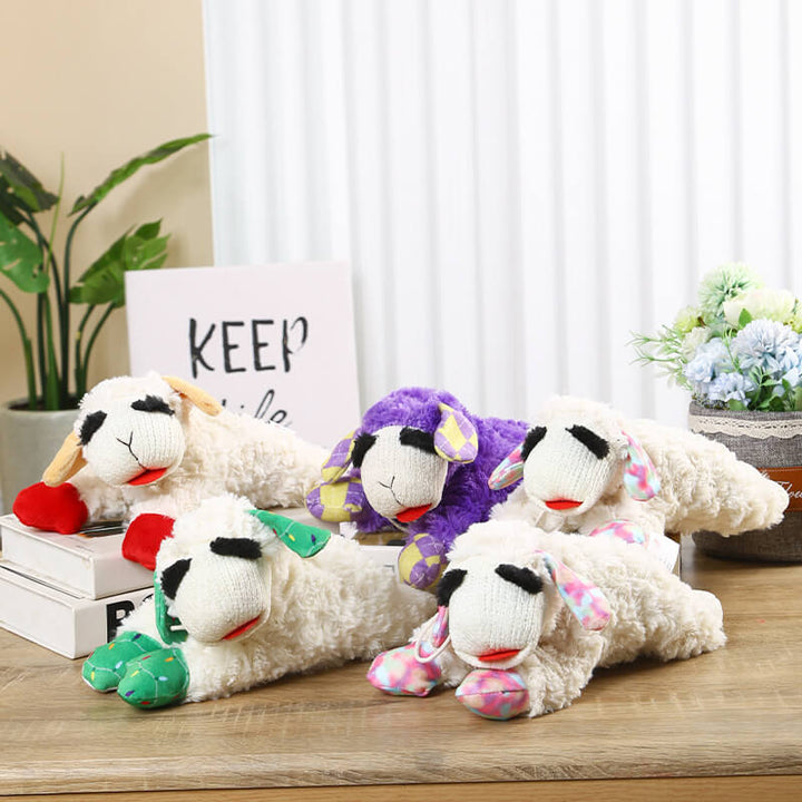Weiches Lamm Kuscheltier für Hunde, ein interaktives Quietschspielzeug aus Plüsch.