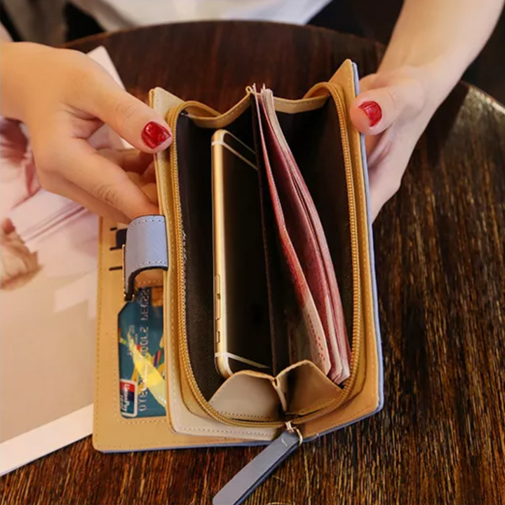 Gut organisierte Damen Geldbörse, Goldblatt-Design, für geordnete Aufbewahrung Ihrer Finanzen.