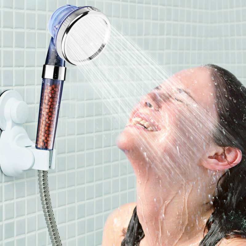 Moderner Filterduschkopf mit Ionen-Technologie. Optimal für die Wasserfilterung im Badezimmer. Verbesserte Dusche.