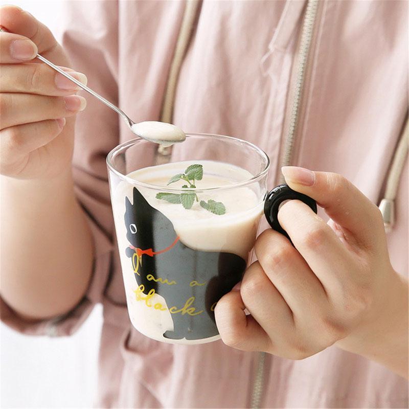 Süße japanische Katzentasse mit Katzenschwanzgriff für Kaffee oder Tee. Perfekt für Frühstück, Büro oder als Geschenkidee.