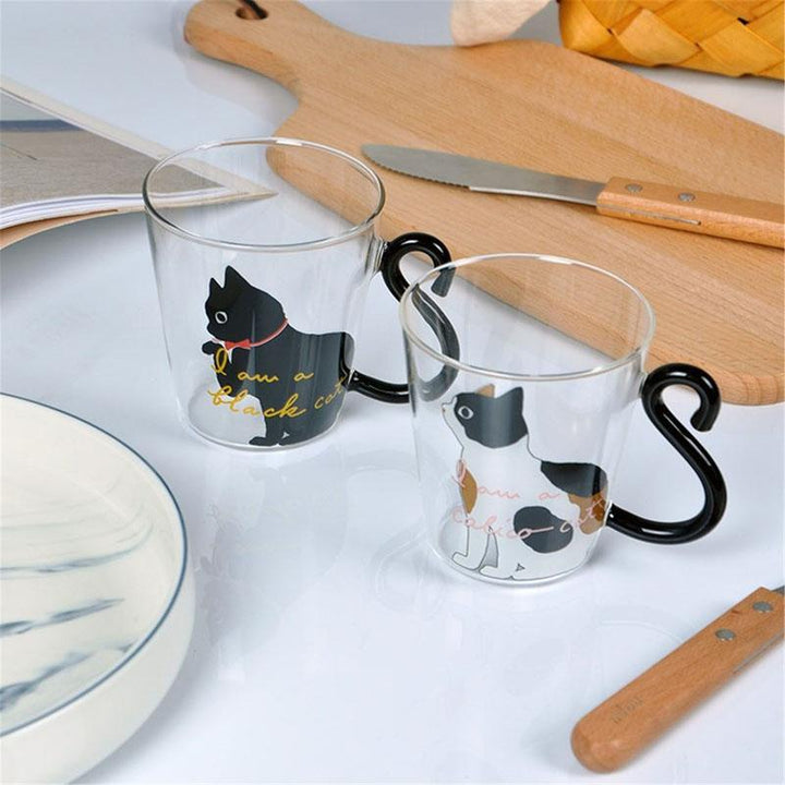 Originelle Japanische Katzentasse, ein Highlight für Tierliebhaber. Mit Katzenschwanzgriff, ideal als Geschenkidee.