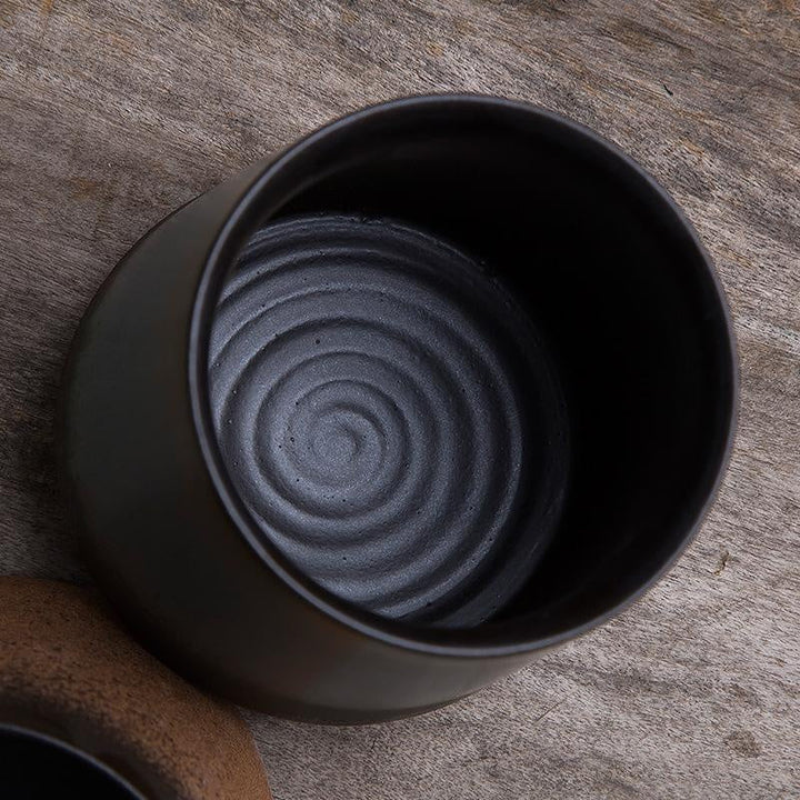Handgefertigte japanische Keramiktasse im Retro-Stil. Edler Farbverlauf, perfekter Becher für Kaffee & Tee.