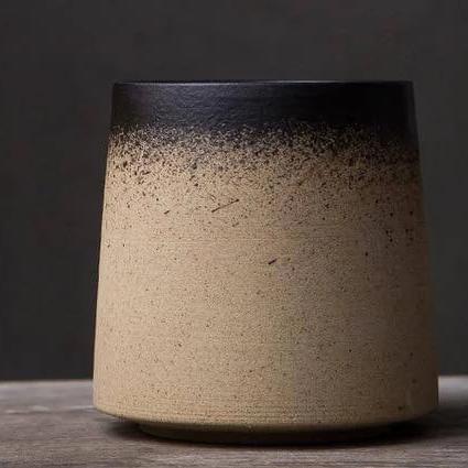 Stilvolle japanische Keramiktasse mit Farbverlauf, Retro-Look. Perfekte Geschenkidee für Kaffee- & Teeliebhaber.