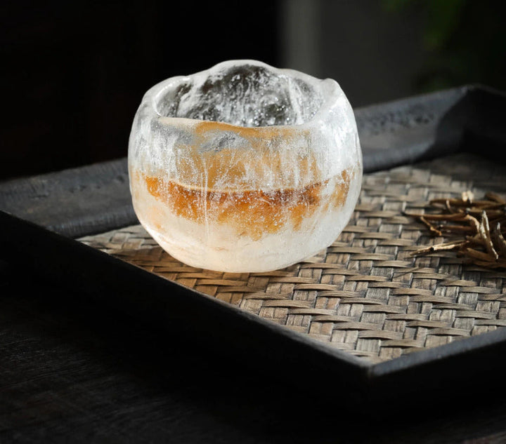 Gefrorene Glas-Teetasse im japanischen Design, für ein unvergessliches Tee-Erlebnis.