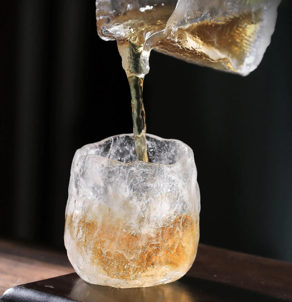 Hochwertige japanische Teetasse aus gefrorenem Glas, ideal für Teeliebhaber.
