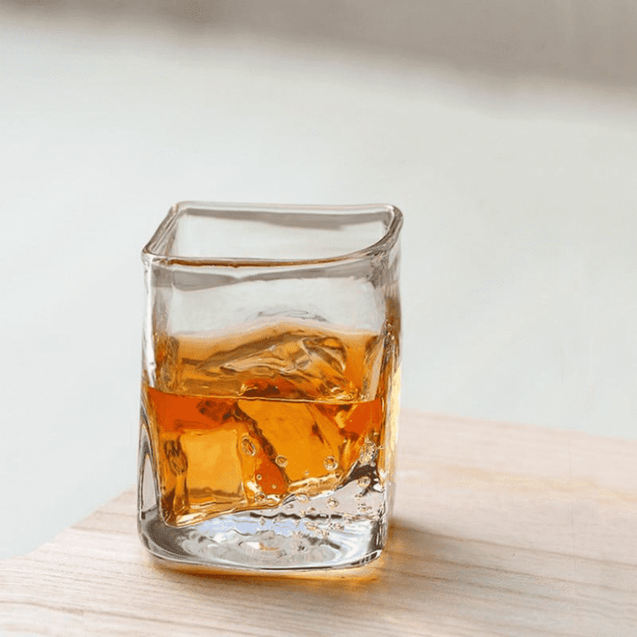 Hochwertiges Edo-Stil Whiskeyglas, traditionell japanisches Design für anspruchsvolle Genießer.