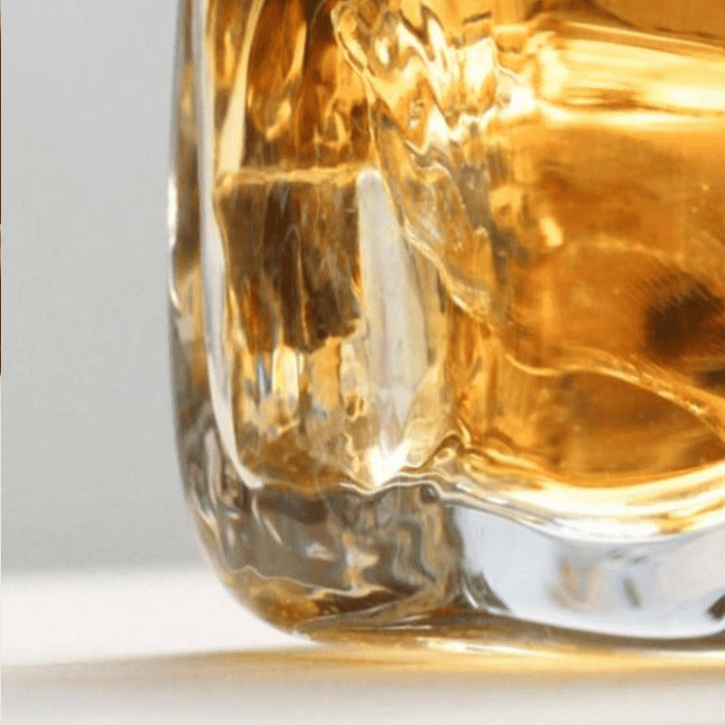 Traditionelles japanisches Whiskeyglas, handgefertigtes Kristallglas im authentischen Edo-Design.
