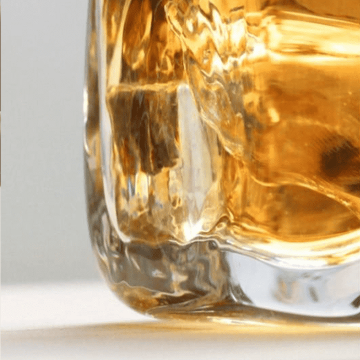 Traditionelles japanisches Whiskeyglas, handgefertigtes Kristallglas im authentischen Edo-Design.