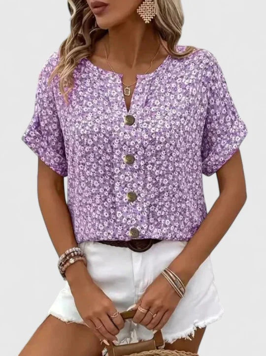 Luftige Damen Sommerbluse mit lebendigem Blumendruck. Eine stilvolle Freizeitbluse für Frühling und warme Sommertage.