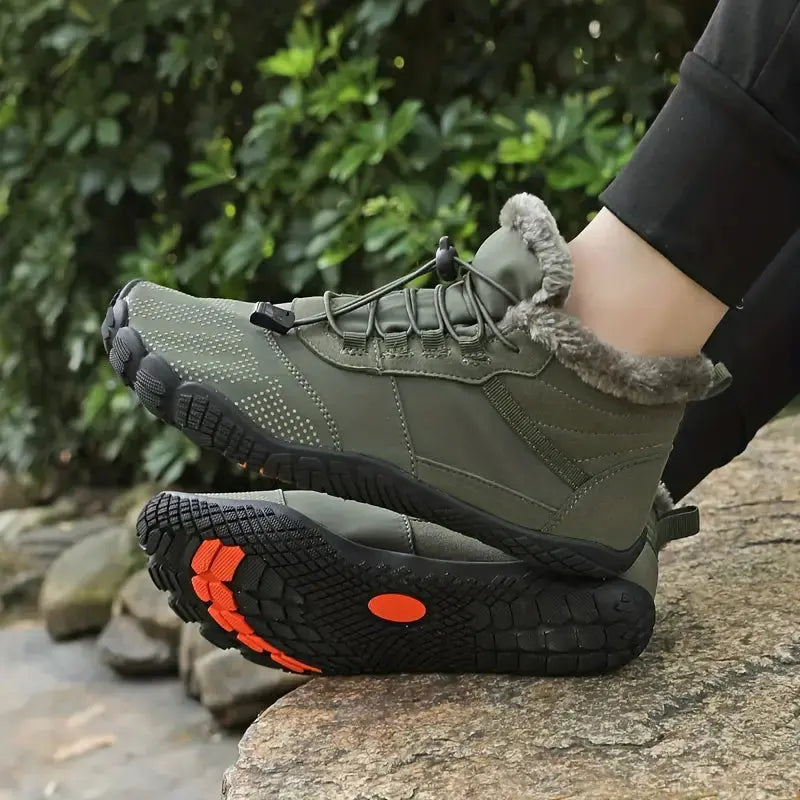 Unisex Jesse Barfußschuhe beim Wandern. Leicht & flexibel, fördert natürliches Gehgefühl für Damen & Herren.