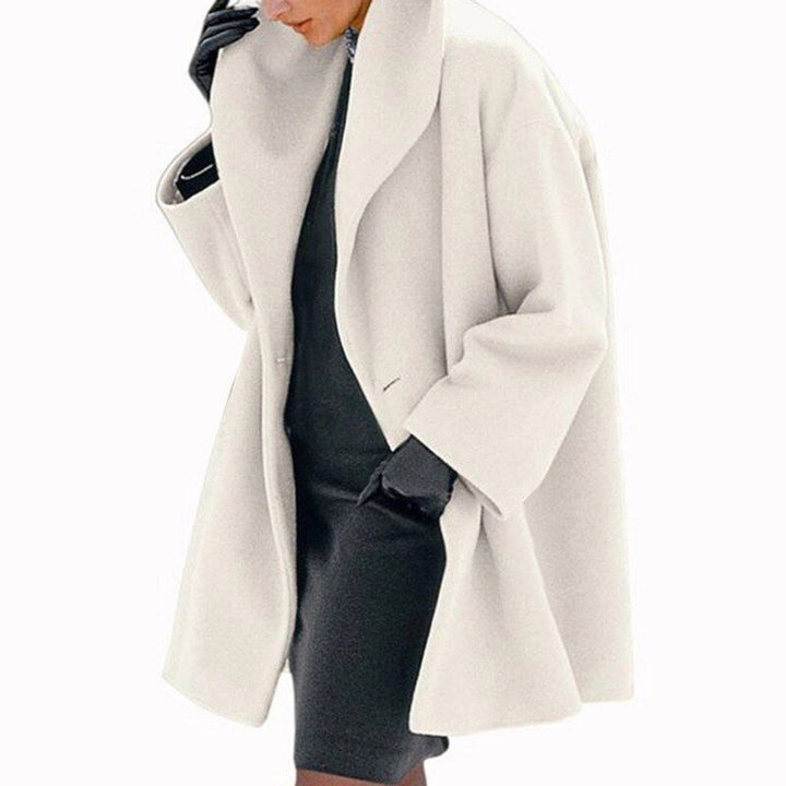 Warmer Damen Wintermantel, Peacoat-Stil, mit breitem Kragen. Ideal für elegante Winterkleidung.