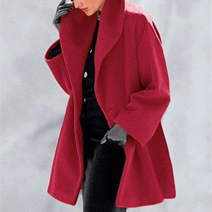Schicker Damen Wintermantel mit breitem Kragen. Eleganter Schnitt für stilvolle Wintermode & Wärme.