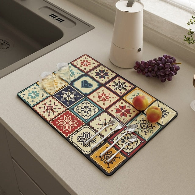 Küchenablaufmatte mit Blumenmuster; saugfähig, als Abtropfmatte für Gläser & Geschirr.