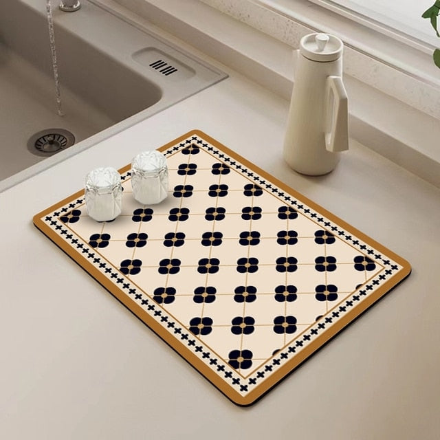 Vielseitige Küchenschutzunterlage; saugfähig, schnelltrocknend, mit elegantem Design.
