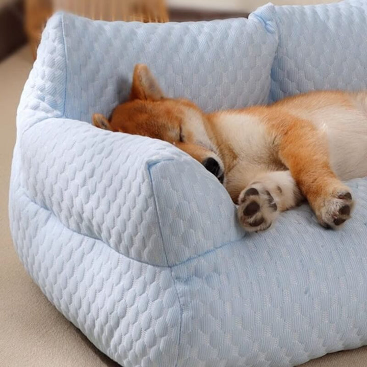 Praktisches Hundesofa, kühlend aus Eisseide, waschbar, rutschfest, bietet Sommer-Komfort.