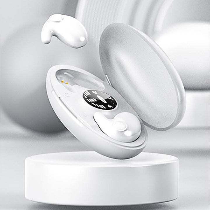 Person genießt Musik mit kabellosen Bluetooth In-Ear Kopfhörern. Freisprech-Funktion für Anrufe, lange Akkulaufzeit.