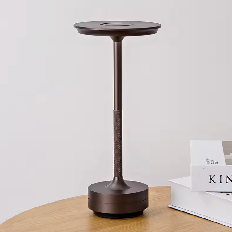 Kabellose LED Tischlampe ClarityGlow Luxe Edition, dimmbar, Aluminium, vielseitiges Akku-Licht.
