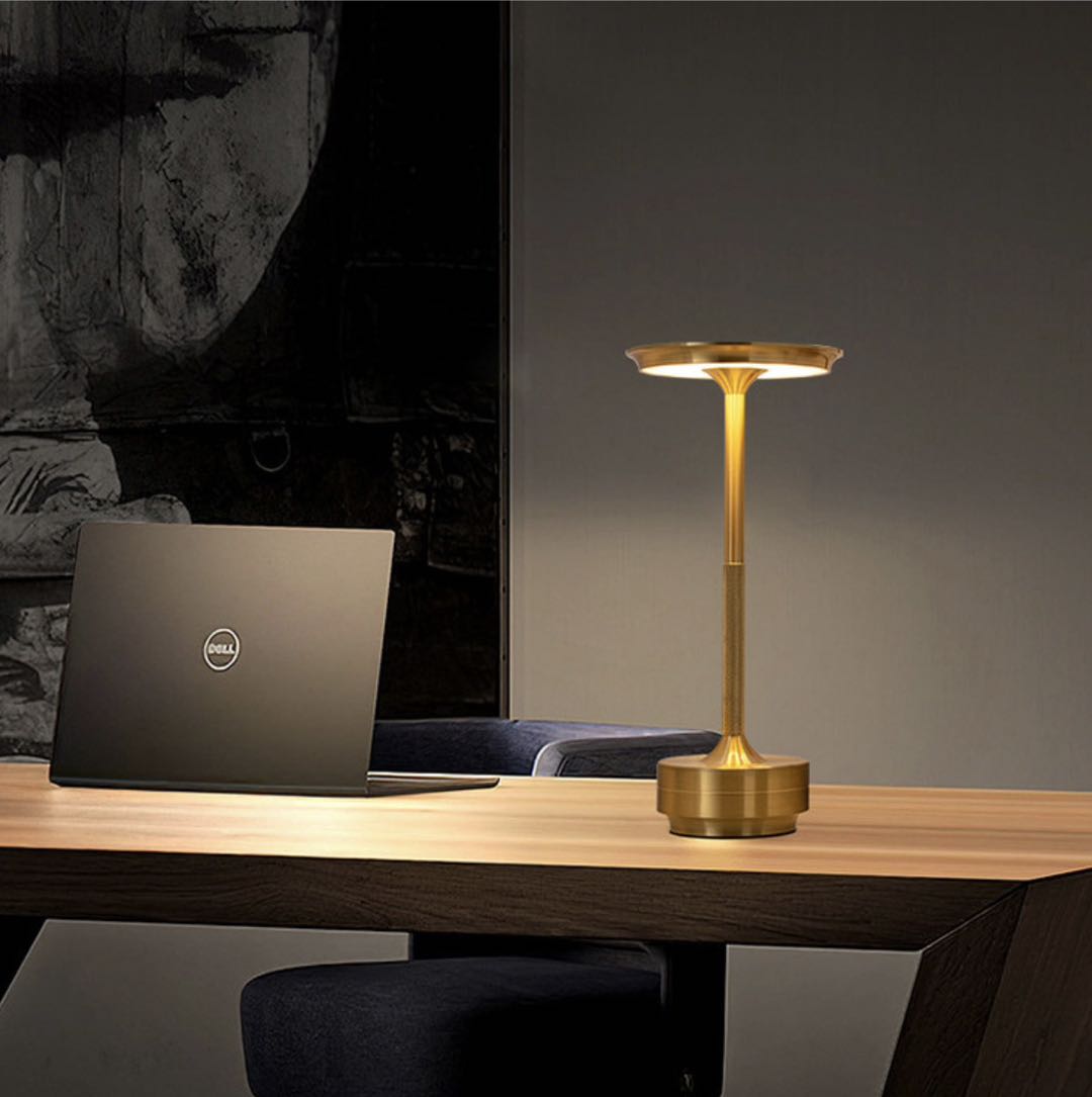 Hochwertige LED Designlampe vd260508, dimmbar, kabellos, Aluminium, mit USB-C Ladefunktion.